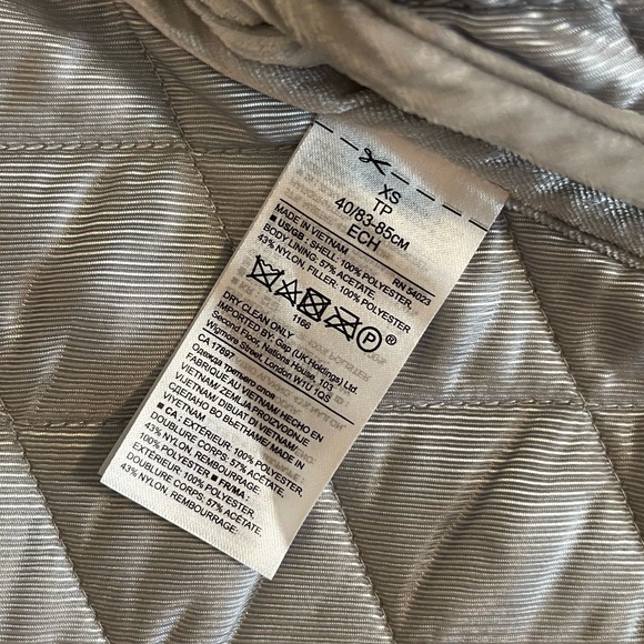 Banana Republic | Quilted Vest | Velvet Bow Detail & Trim - Picture 9 of 14